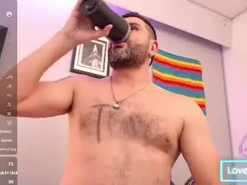 Chaturbate Nude Webcam of jonas_beard1