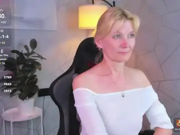 Chaturbate Live Sex Cam of julie_lucasss