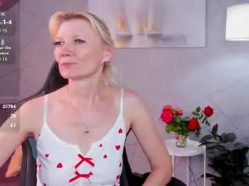 Chaturbate Live Sex Cam of julie_lucasss