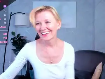 Chaturbate Live Sex Cam of julie_lucasss
