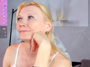 Chaturbate Free Live Porn of julie_lucasss