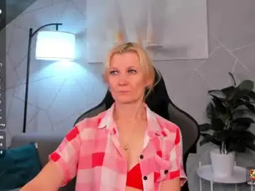 Chaturbate Free Live Porn of julie_lucasss