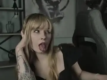 Chaturbate Live Sex Cam of lexiwenford