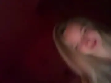Chaturbate Live Sex Cam of moonlit_kiss_