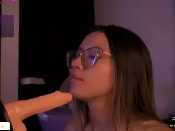 Chaturbate Best live sex cam show of abril_valen