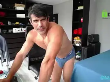 Chaturbate Live Sex Cam of latino23bom