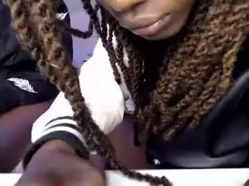 Chaturbate Live Sex of essy_hero