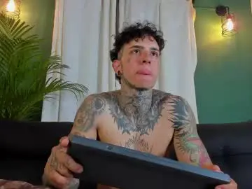 Chaturbate Sex Cam of aron_ford