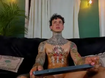 Chaturbate Live Sex Cam of aron_ford