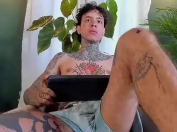 Chaturbate Live Sex Cam of aron_ford