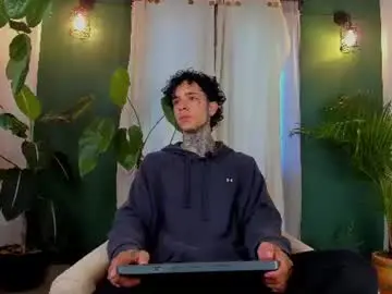 Chaturbate Live Sex Cam of aron_ford