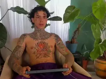 Chaturbate Live Sex Cam of aron_ford