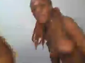 Chaturbate Live Sex Cam of emziqui_20