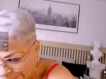 Chaturbate Live Sex of lucy_milf_68