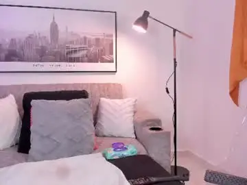 Chaturbate Nude Webcam of lucy_milf_68