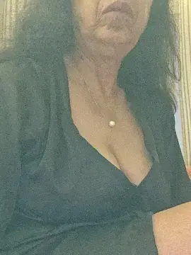 Dscgirls Free Porn Cam of Divinemilf67