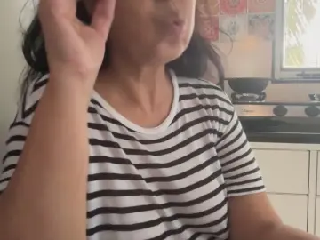 Dscgirls Free Porn Cam of Divinemilf67