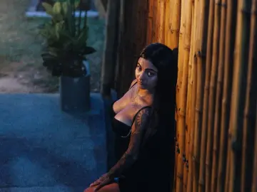 Imlive Live Sex Cam of emili_adams