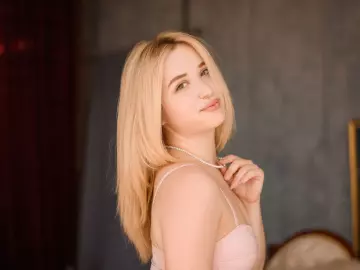 Imlive Live Sex Cam of HazelWhitess