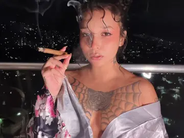 Imlive Live Sex Cam of Louise