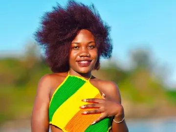 Imlive Live Sex Cam of queenafro595