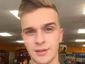 Imlive Free Porn Cam of AdamLawford