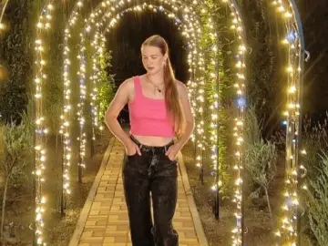 Livejasmin Live Sex Cam of NelleCauthorne