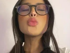 Myfreecams Free Porn Cam of Petitesweet_