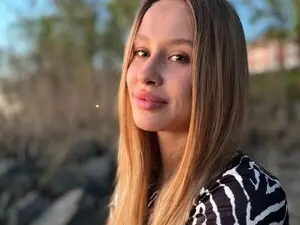 Myfreecams Sex Cam of Alice_Maryt