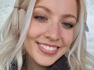 Myfreecams Watch Live Sex Cams of Lucy_Cutie