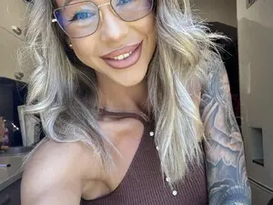 Myfreecams Sex Chat of NyrobiNova
