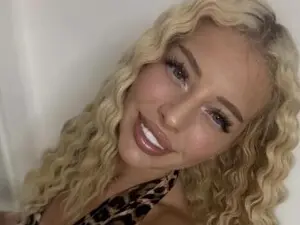 Myfreecams Adult Webcam of SerenaNoir