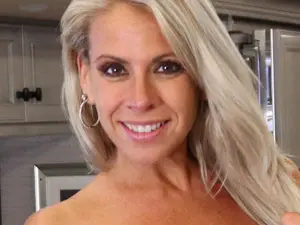 Myfreecams Sex Cam of WildWifeBarbi