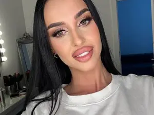 Myfreecams Sex Cam of KairaAndrews