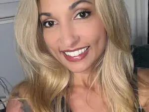 Myfreecams Live Porn of AlexisAllen