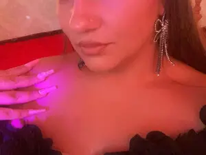 Myfreecams Free Live Porn of SophieLuxe