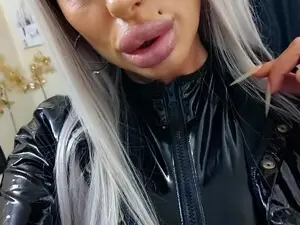 Myfreecams Free Porn Cam of hotred69xxx