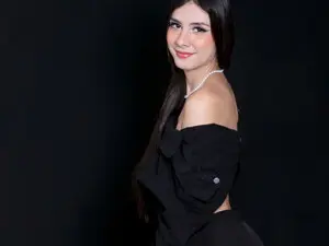Myfreecams Free Live Porn of Nia20_