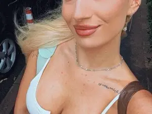 Myfreecams Sex Cam of Ella_Charm