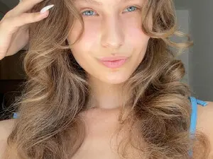 Myfreecams Adult Video Chat of Emmie_murray