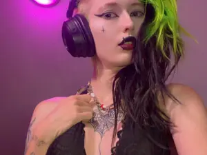 Myfreecams Sex Chat of TwistedAliceW