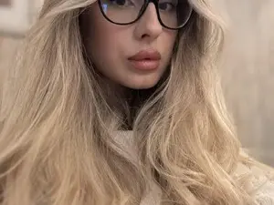 Myfreecams Sex Chat of MaddieBriggs