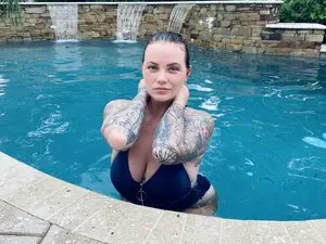 Myfreecams Nude Webcam of Tattooedwife2