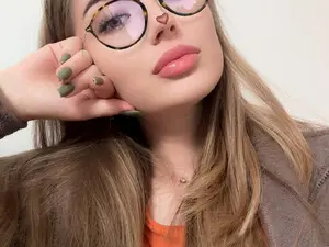 Myfreecams Sex Chat of Adeline_D