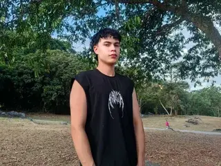 Streamate Free Porn Cam of EdwardSaenzz
