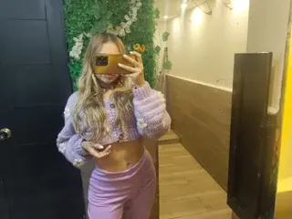 Streamate Live Sex Cam of RainbowLov21
