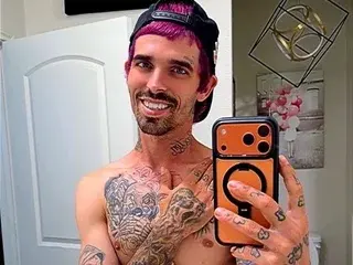 Streamate Nude Webcam of Sklown