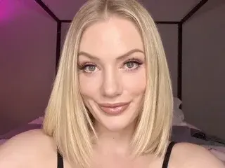 Streamate Adult Webcam of QuinnHart
