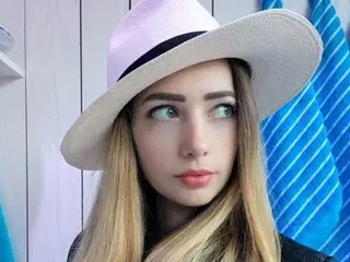 Streamate Live Sex Cam of AzaliaSun