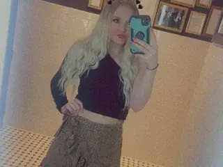 Streamate Private Sex Chat of HotHousewifeHolly